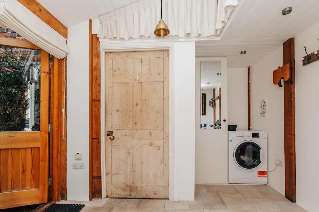 Dolls House - Luxury Townhouse *Sleeps 10* Villa Henley-on-Thames Bagian luar foto