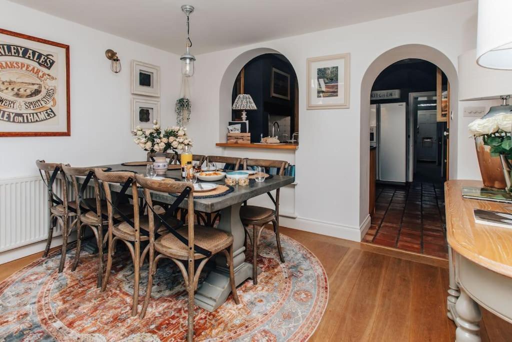 Dolls House - Luxury Townhouse *Sleeps 10* Villa Henley-on-Thames Bagian luar foto