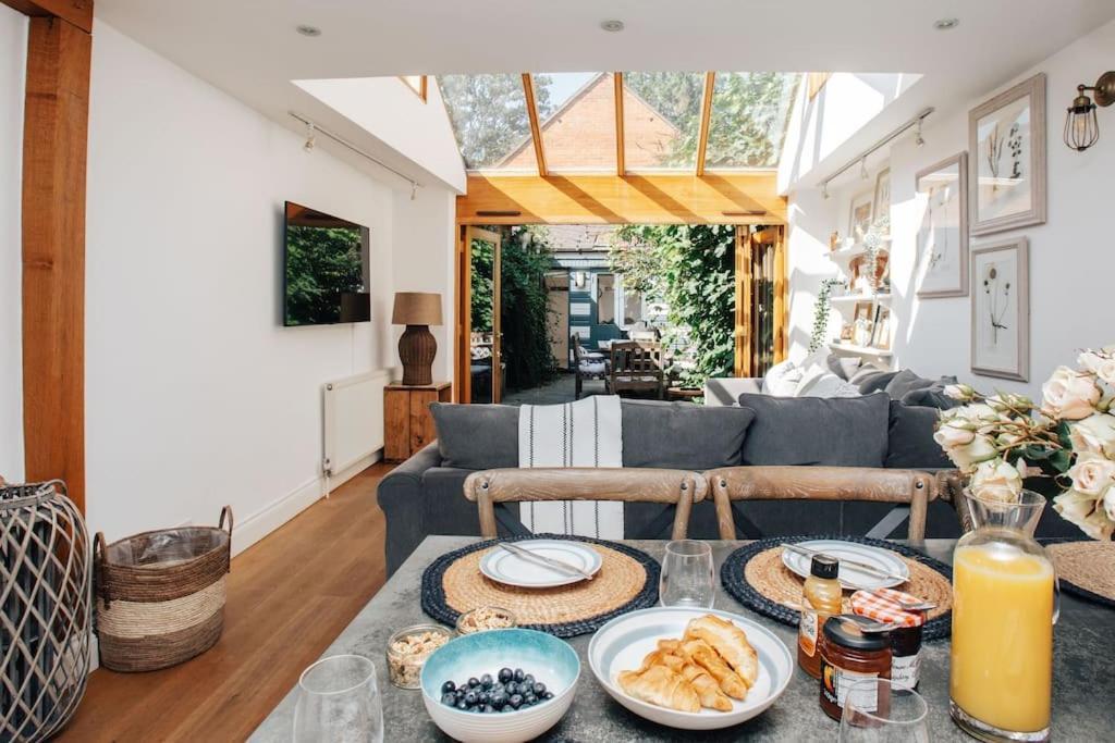 Dolls House - Luxury Townhouse *Sleeps 10* Villa Henley-on-Thames Bagian luar foto