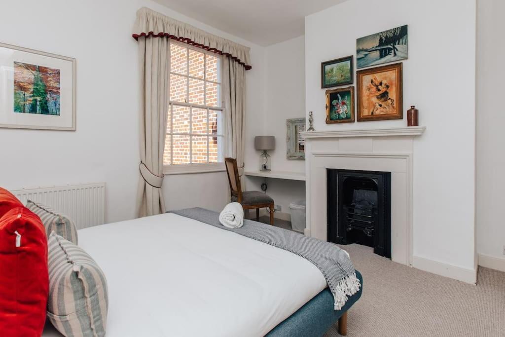 Dolls House - Luxury Townhouse *Sleeps 10* Villa Henley-on-Thames Bagian luar foto