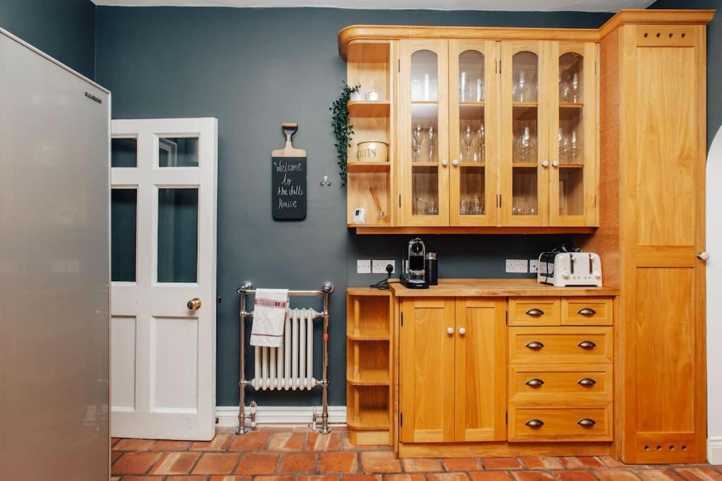 Dolls House - Luxury Townhouse *Sleeps 10* Villa Henley-on-Thames Bagian luar foto