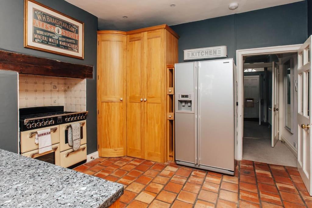 Dolls House - Luxury Townhouse *Sleeps 10* Villa Henley-on-Thames Bagian luar foto