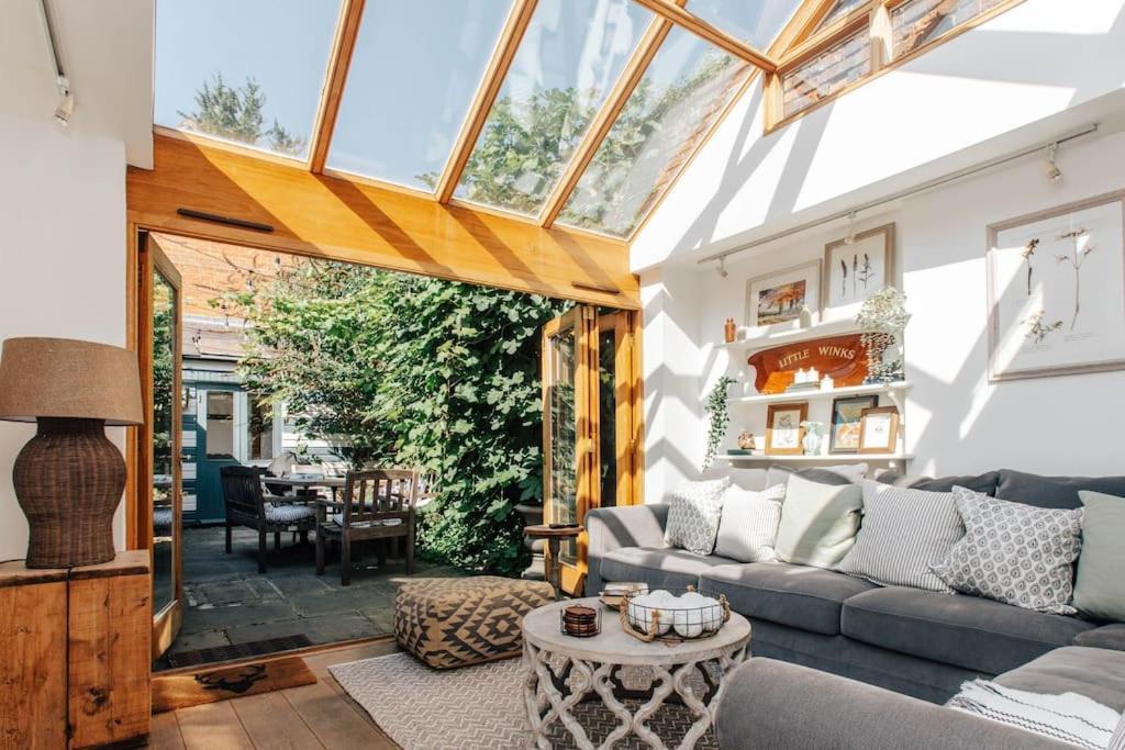 Dolls House - Luxury Townhouse *Sleeps 10* Villa Henley-on-Thames Bagian luar foto