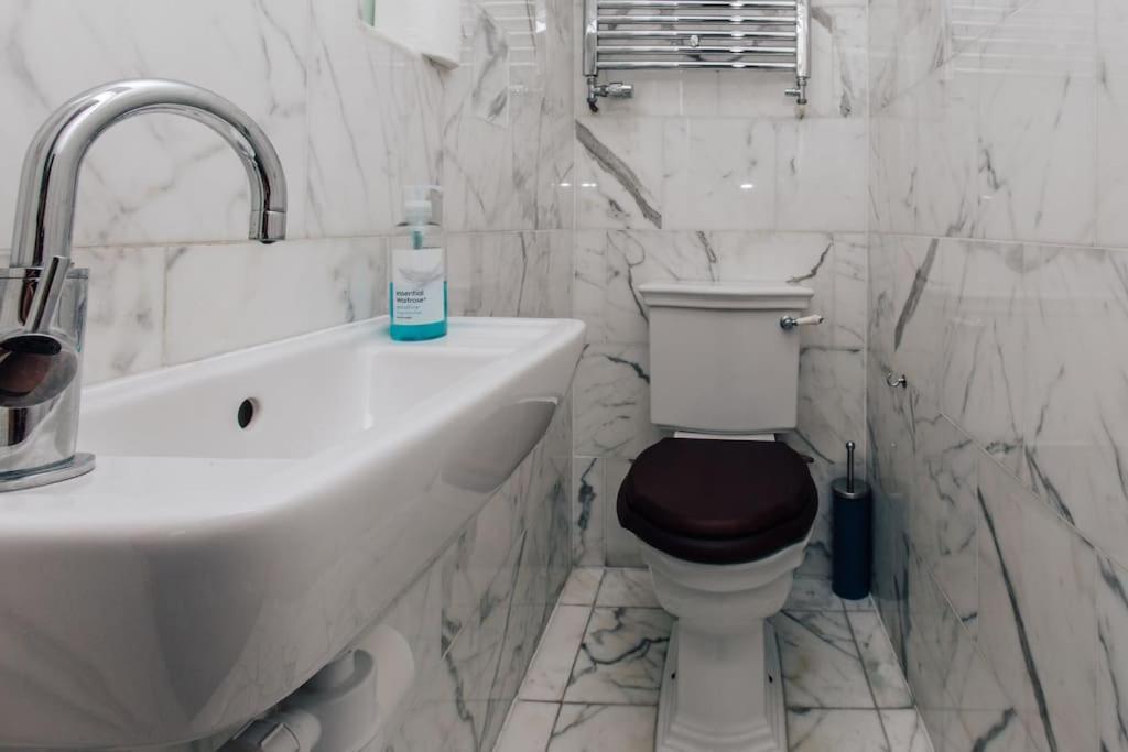 Dolls House - Luxury Townhouse *Sleeps 10* Villa Henley-on-Thames Bagian luar foto