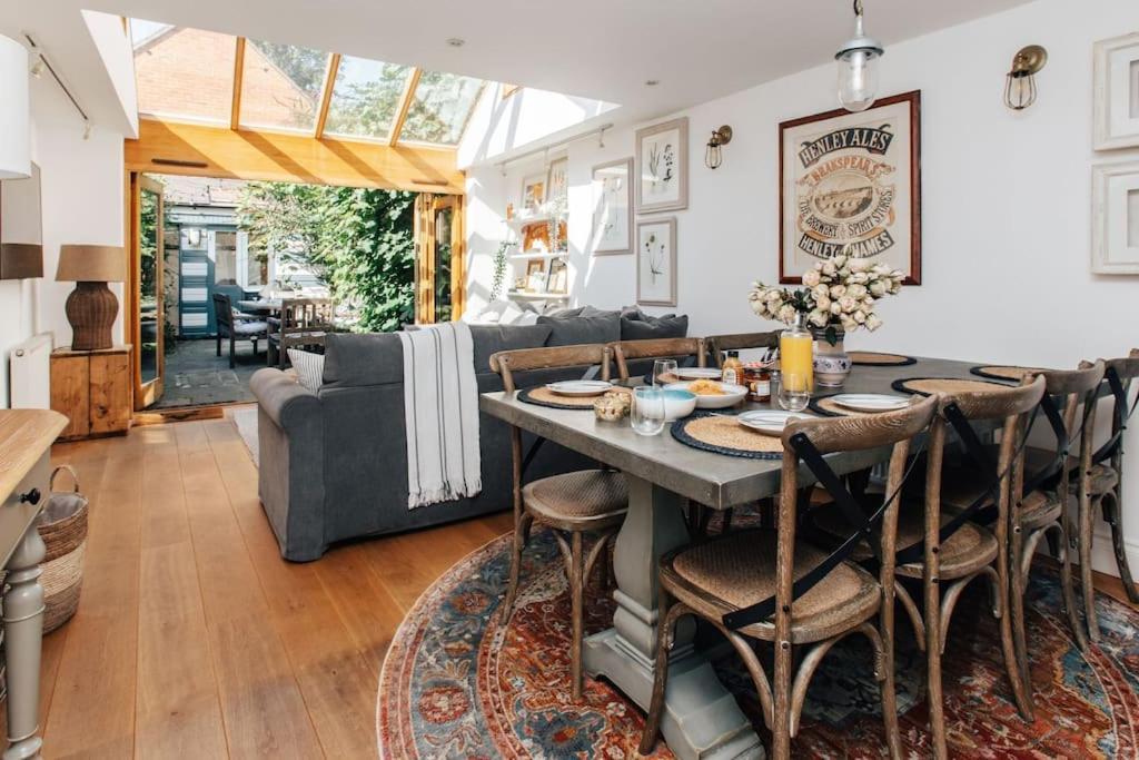 Dolls House - Luxury Townhouse *Sleeps 10* Villa Henley-on-Thames Bagian luar foto