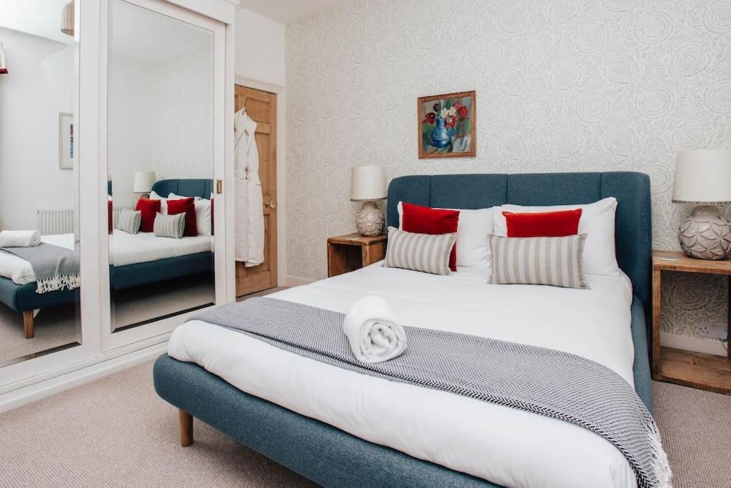 Dolls House - Luxury Townhouse *Sleeps 10* Villa Henley-on-Thames Bagian luar foto