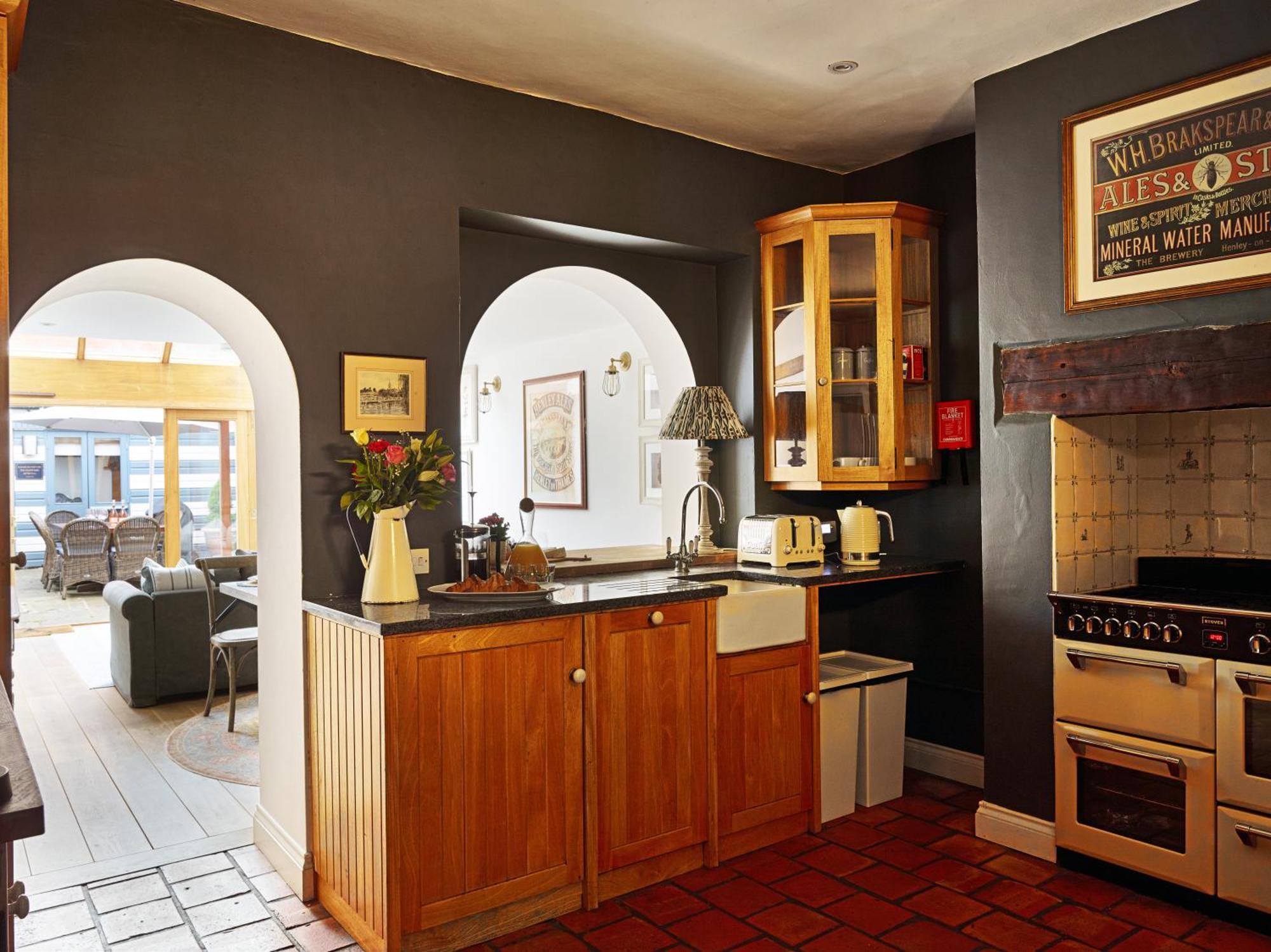 Dolls House - Luxury Townhouse *Sleeps 10* Villa Henley-on-Thames Bagian luar foto